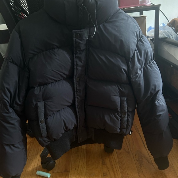 Aritzia Jackets & Blazers - Aritzia Black Shorty Superpuff